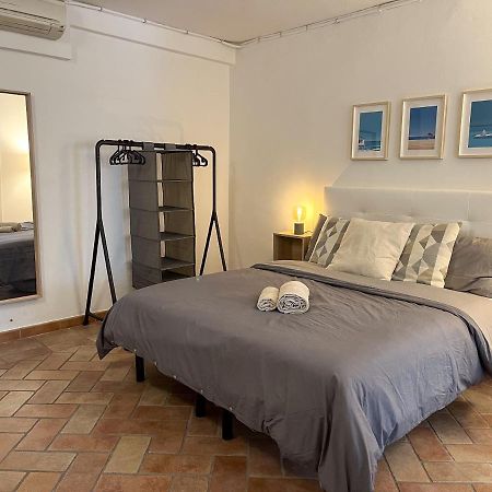 Appartements Dans Agreable Maison De Ville Centre Historique De リミニ エクステリア 写真